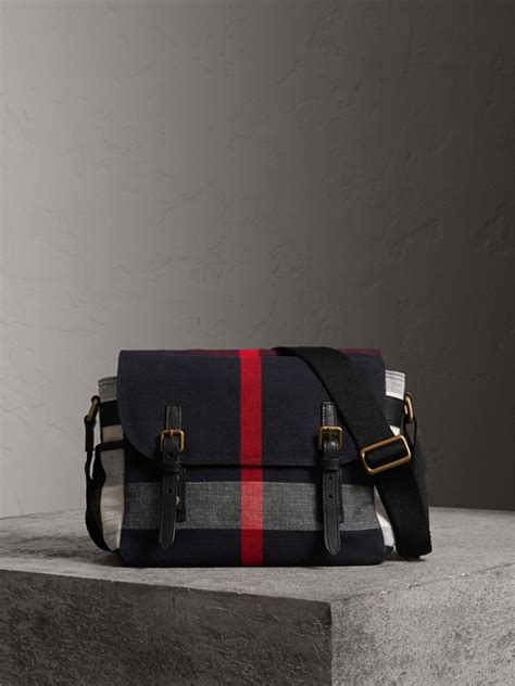 Sacs & accessoires Burberry homme .